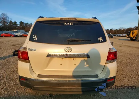 2013 Toyota Highlander Base z USA, uszkodzony, nr VIN 5TDZK3EH5DS140775